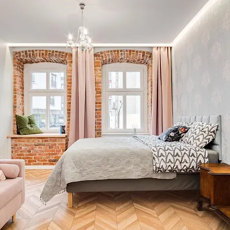 Pleasant ~ 700m Main Square - Self Check-in 24h Daire Wroclaw