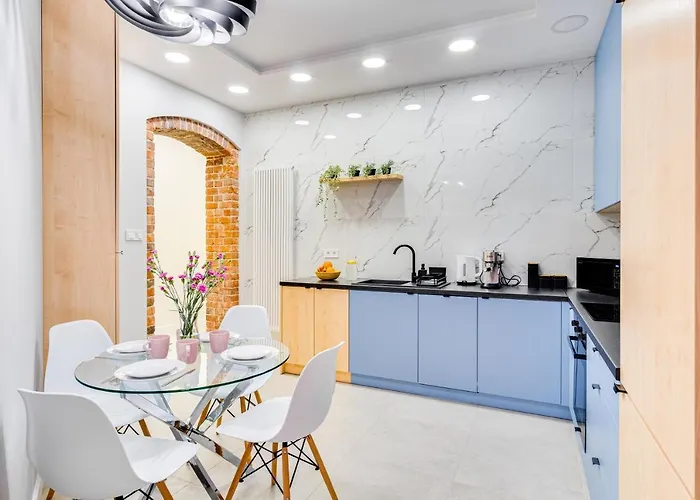 Pleasant ~ 700m Main Square - Self Check-in 24h