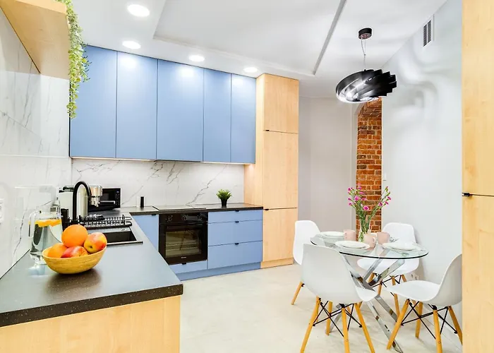 Daire Pleasant ~ 700m Main Square - Self Check-in 24h